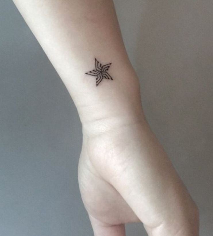 Tatouage étoile Minimaliste Zébrée 