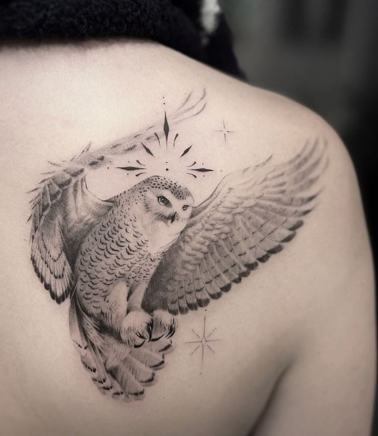 Tatouage Oiseau Femme Chouette Et étoiles 