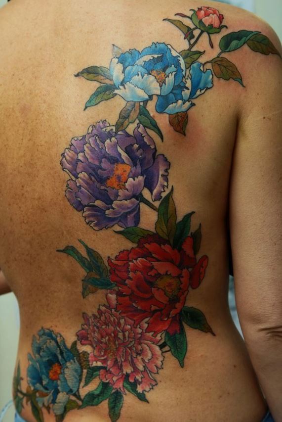 Tatouage Pivoines Multicolores De L'épaule Au Bas Du Dos 