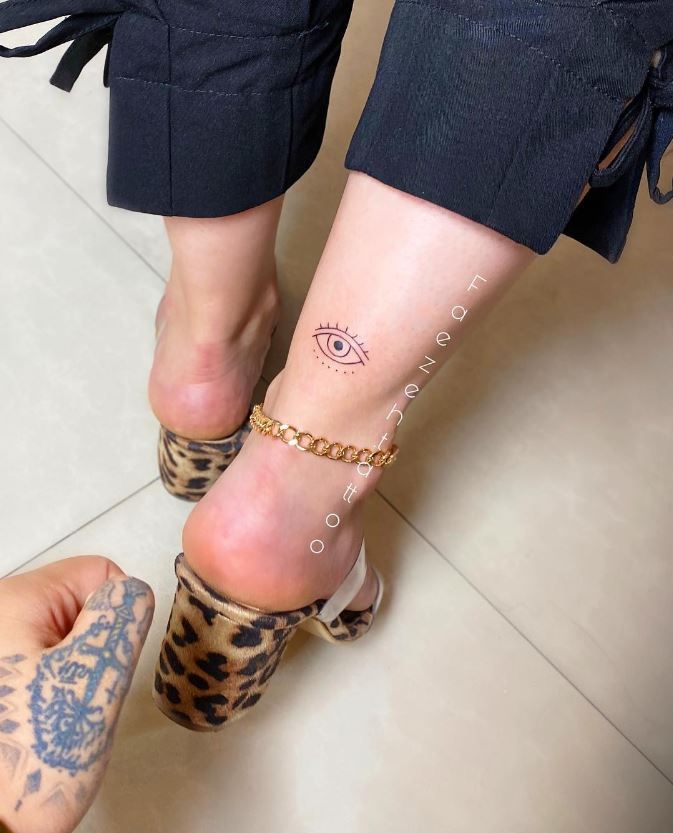 Tatouage Troisième œil Sur Le Pied 