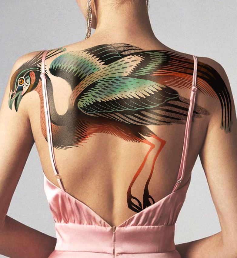 Tatouage Oiseau Géant Pour Femme Sur Le Dos Et L'épaule 