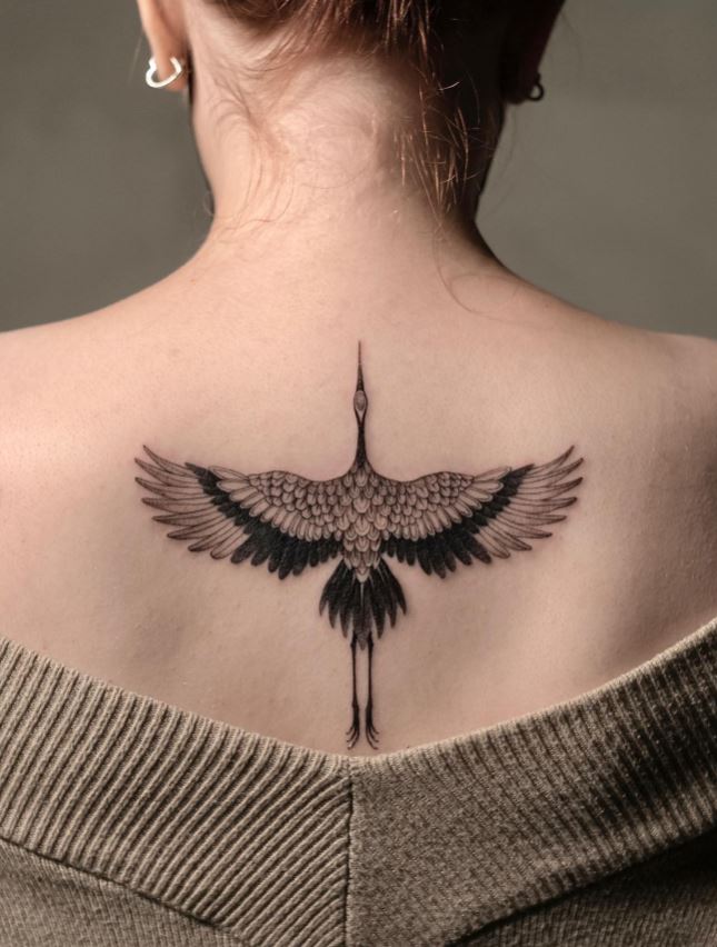 Tatouage Oiseau Femme Grue Volante