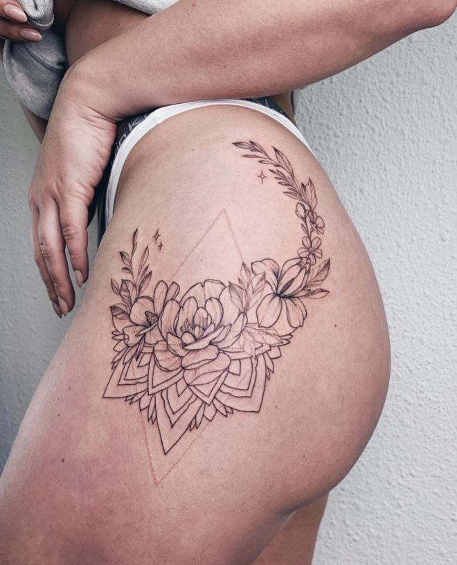 Tatouage Pivoine Mandala Et Losange Sur La Hanche 