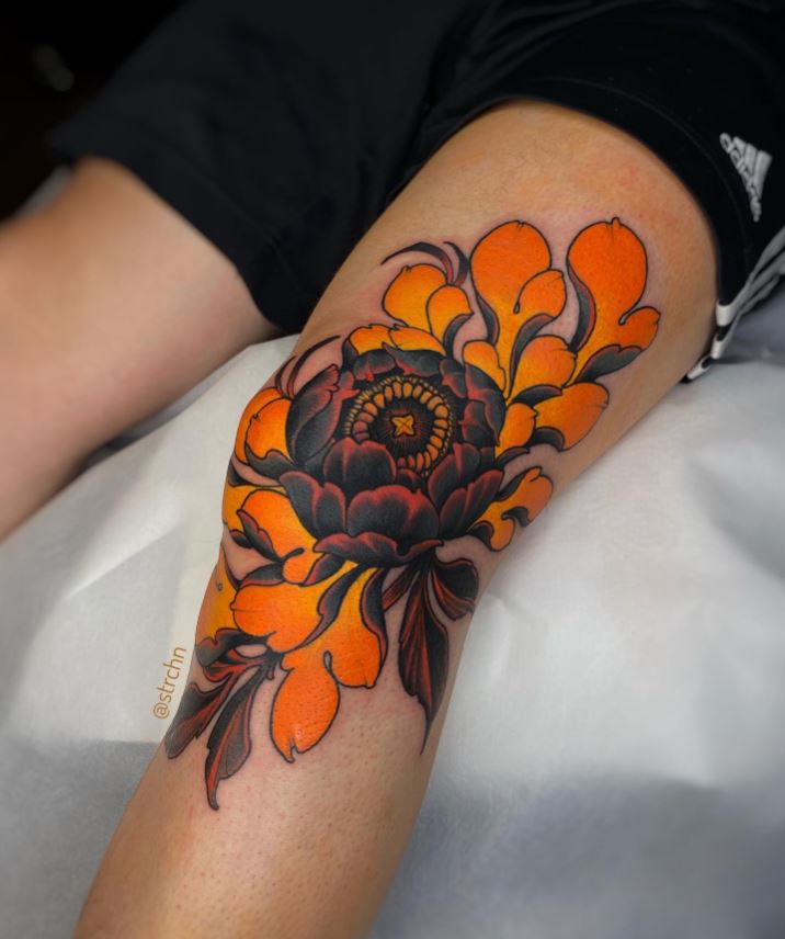  Tatouage Pivoine Orange Sur Le Genou 