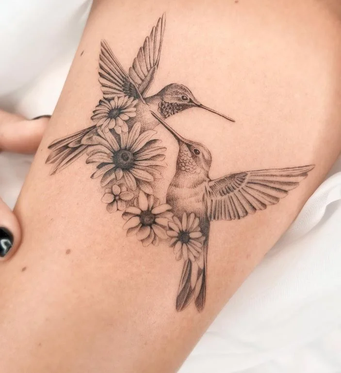 Tatouage Duo De Colibri Femme Et Fleurs