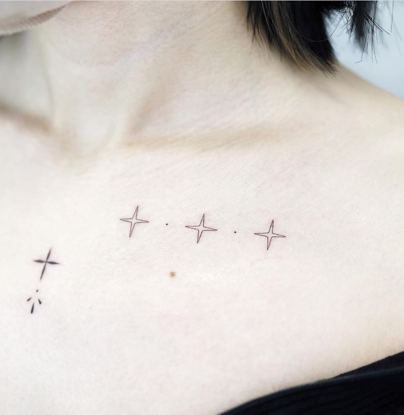 Tatouage étoiles Sur La Clavicule 