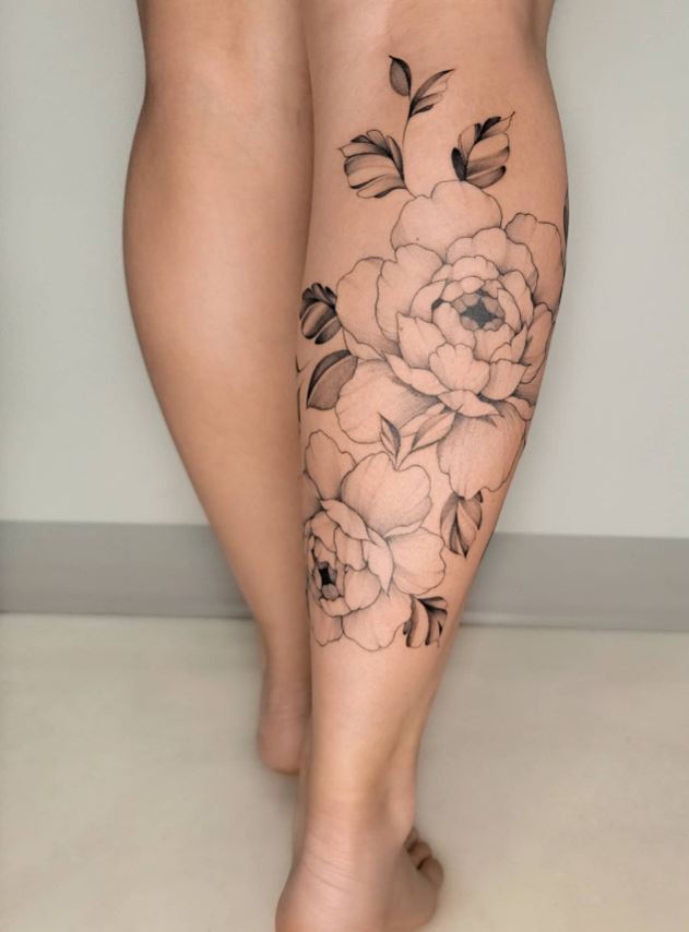 Tatouage Duo De Pivoine Sur Le Mollet 