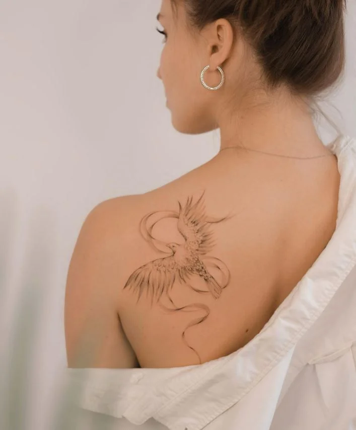Tatouage Oiseau Femme Faucon Et Ruban