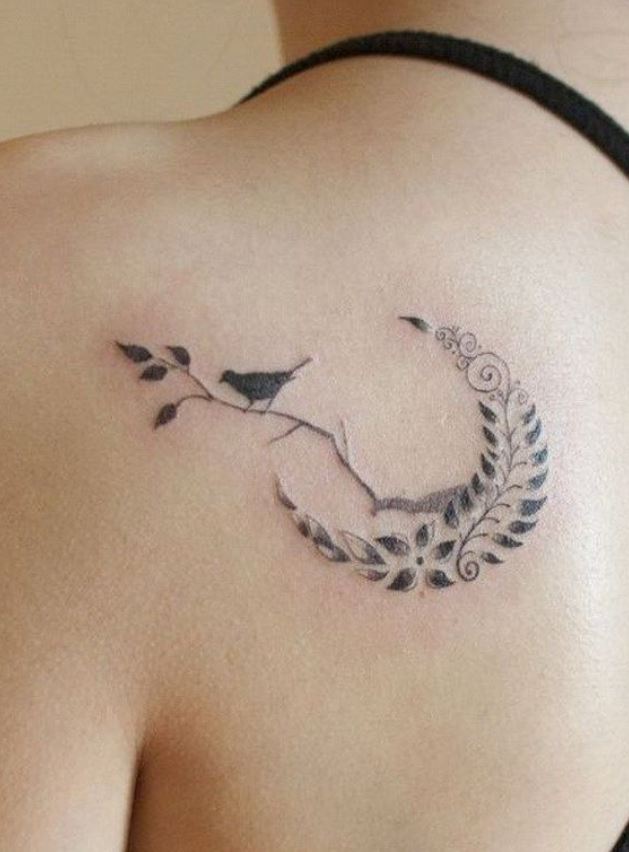 Tatouage Oiseau Femme Et Croissant De Lune