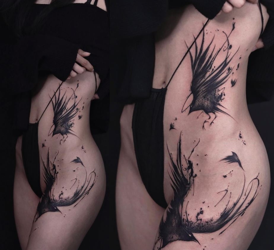 Tatouage Oiseau Femme Corbeaux Abstraits 