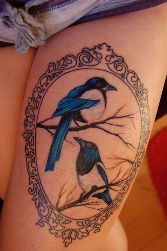 Tatouage Portrait D'oiseaux Tricolores Femme 