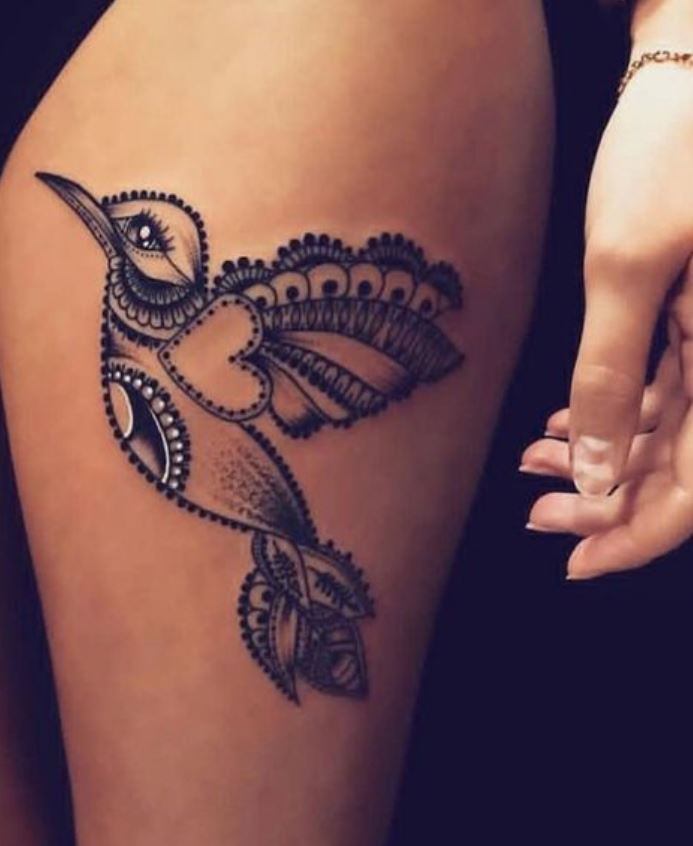 Tatouage Oiseau Ornemental à Cœur Pour Femme