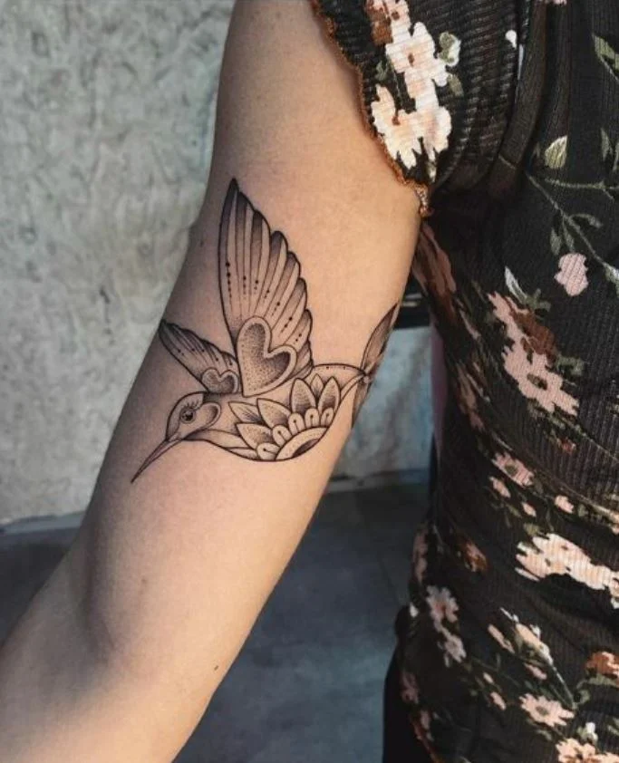Tatouage Oiseau Floral Femme Et Cœur