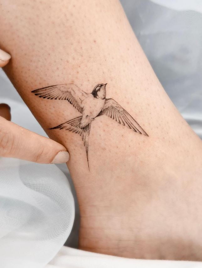  Tatouage Oiseau Femme Sur La Cheville 