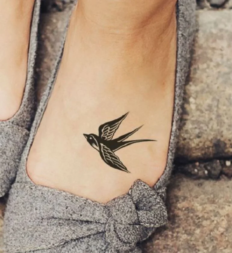 Tatouage Oiseau Noir Et Blanc Femme
