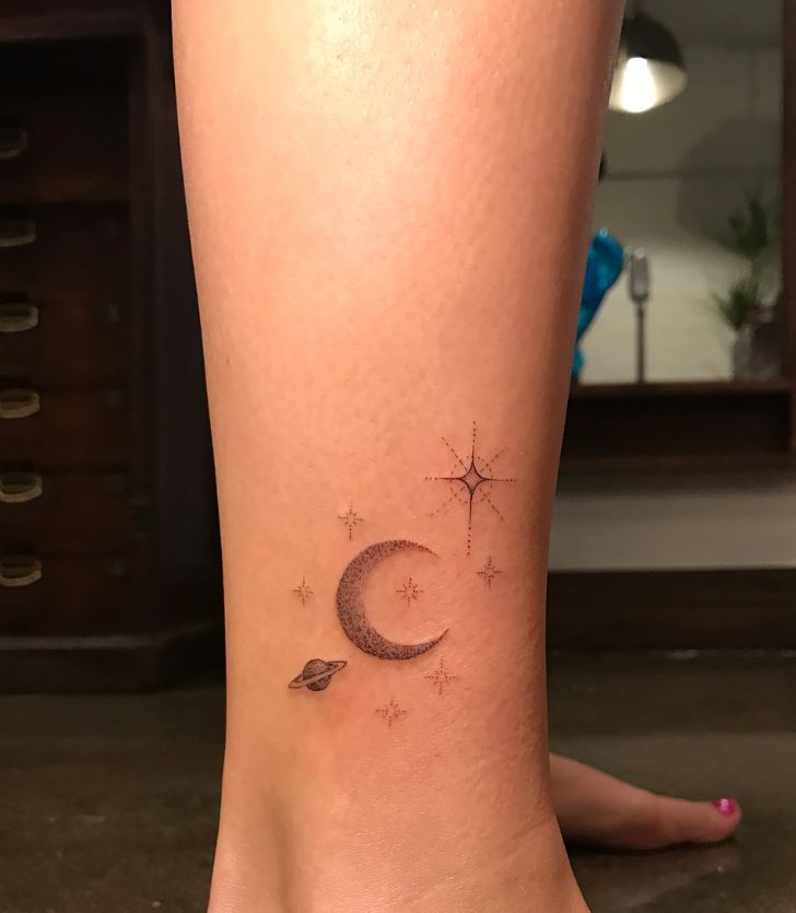 Tatouage étoiles, Croissant De Lune Et Planète