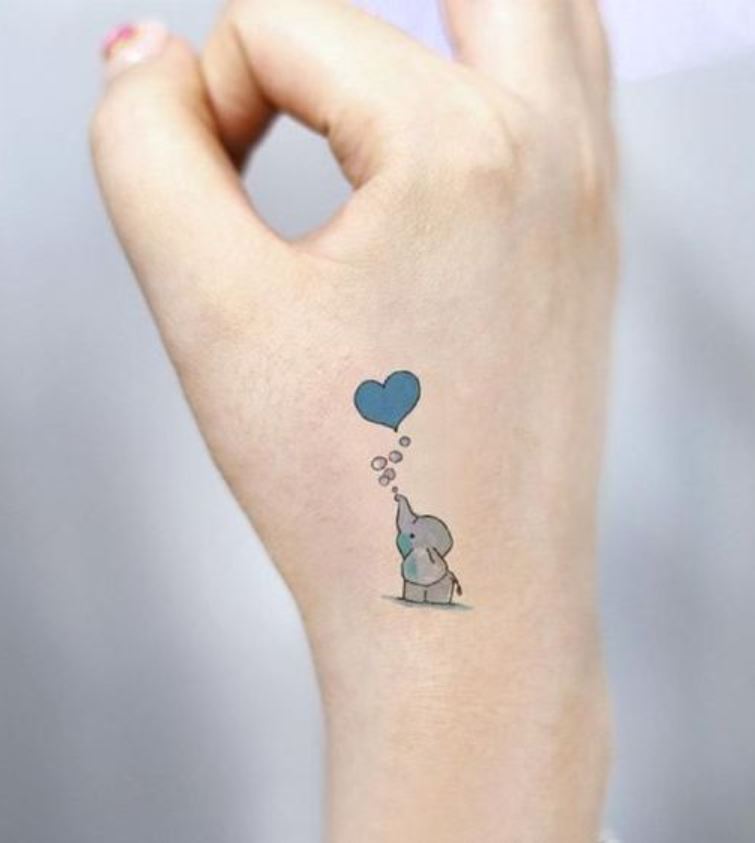 Tatouage Bébé éléphant Et Cœur Bleu