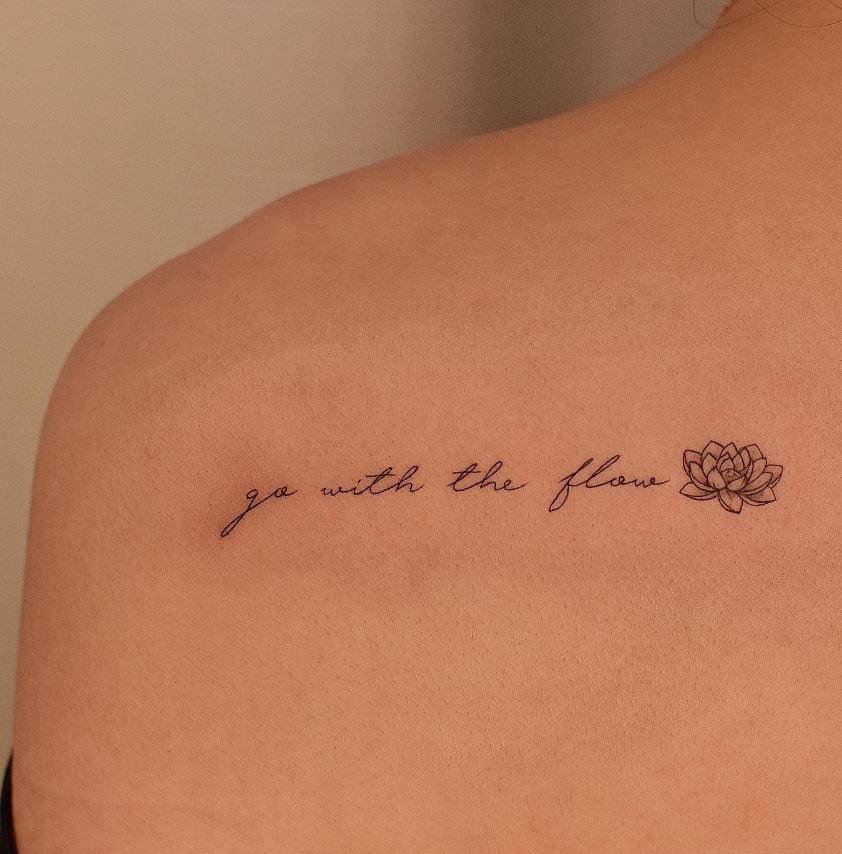 Tatouage Slogan Et Fleur De Lotus 