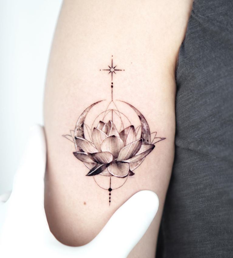  Tatouage Fleur De Lotus Géométrique Et Astres 