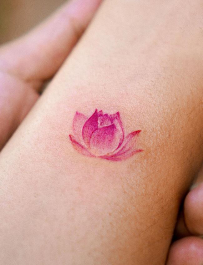 Tatouage Minimaliste Fleur De Lotus Mi Close 