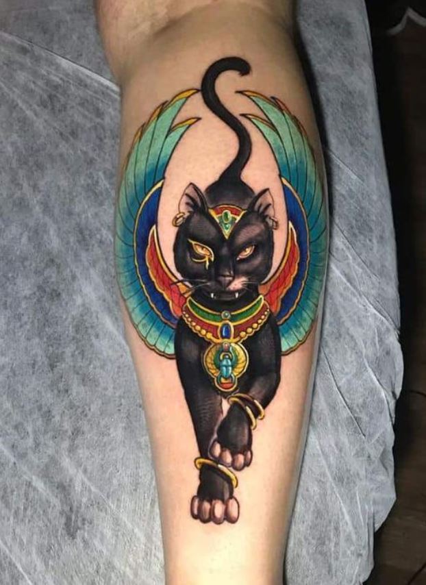  Tatouage égyptien Chat Noir Avec Collier Scarabée Sur Le Mollet 