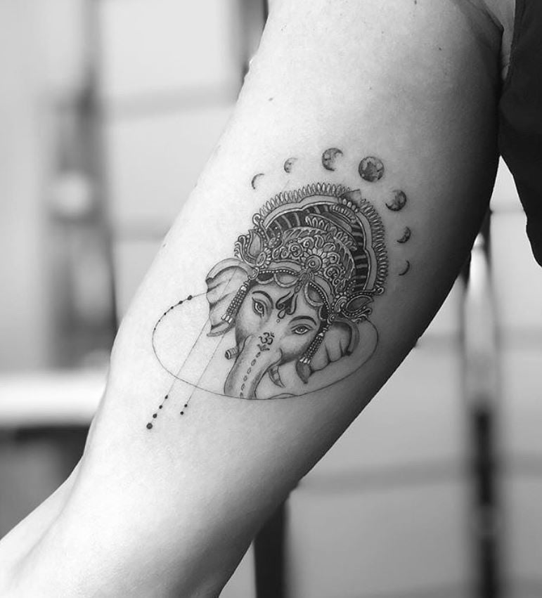  Tatouage Tête D'éléphant Et Phase Lunaire 