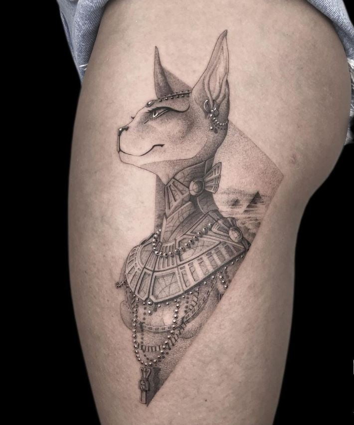 Tatouage Chat égyptien à Bijoux Sur La Cuisse 