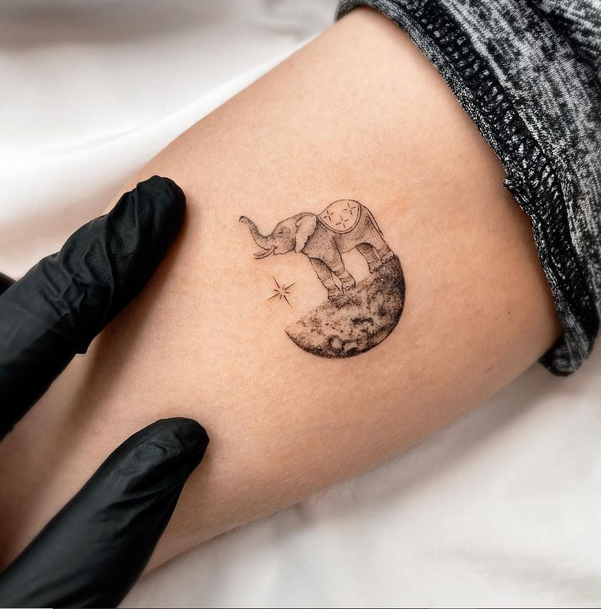 Tatouage éléphant Sur Demi Lune