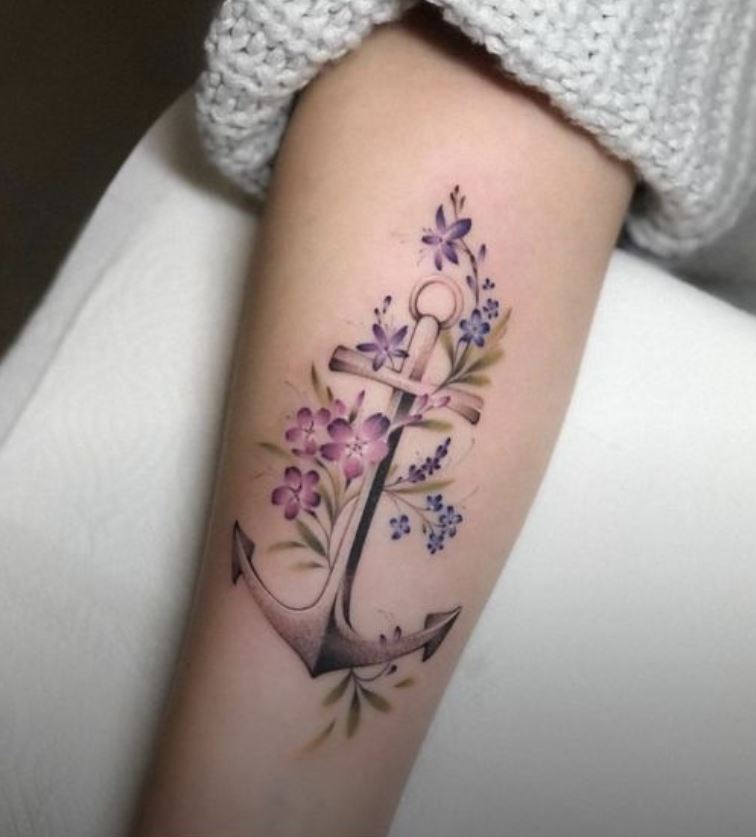 Tatouage Ancre Et Fleurs Colorées 