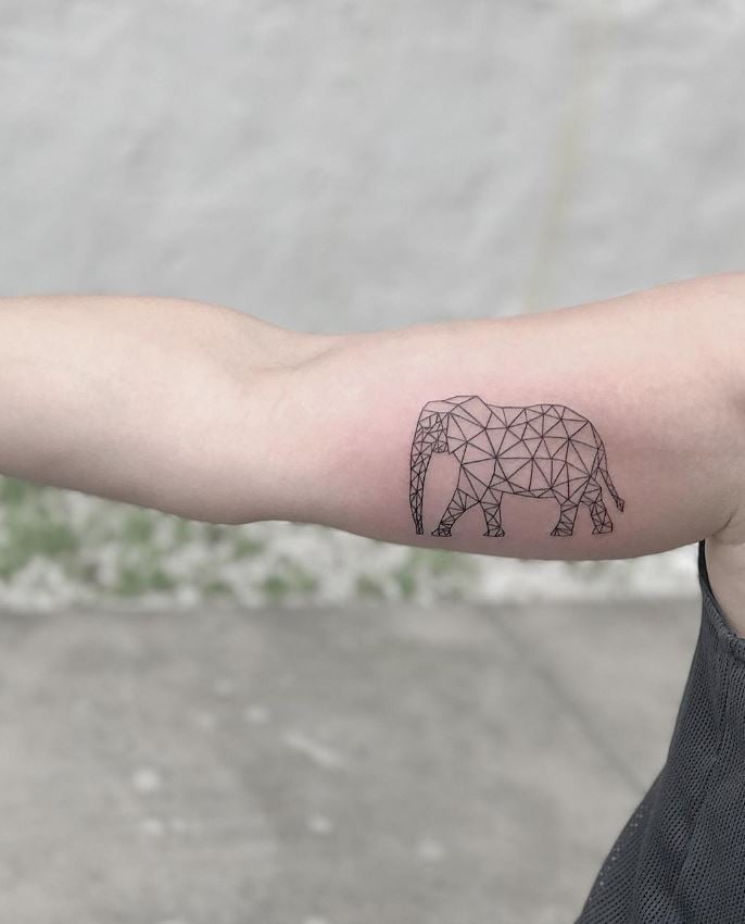 Tatouage éléphant Géométrique