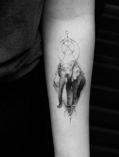 Tatouage Elephant Geometrique