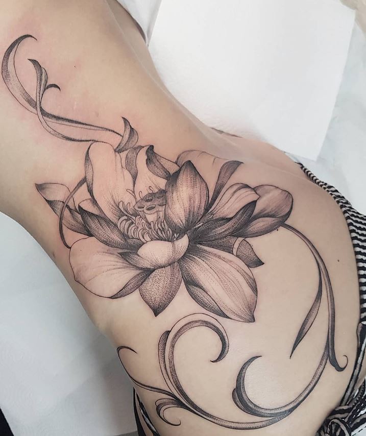  Tatouage Fleur De Lotus Et Arabesque