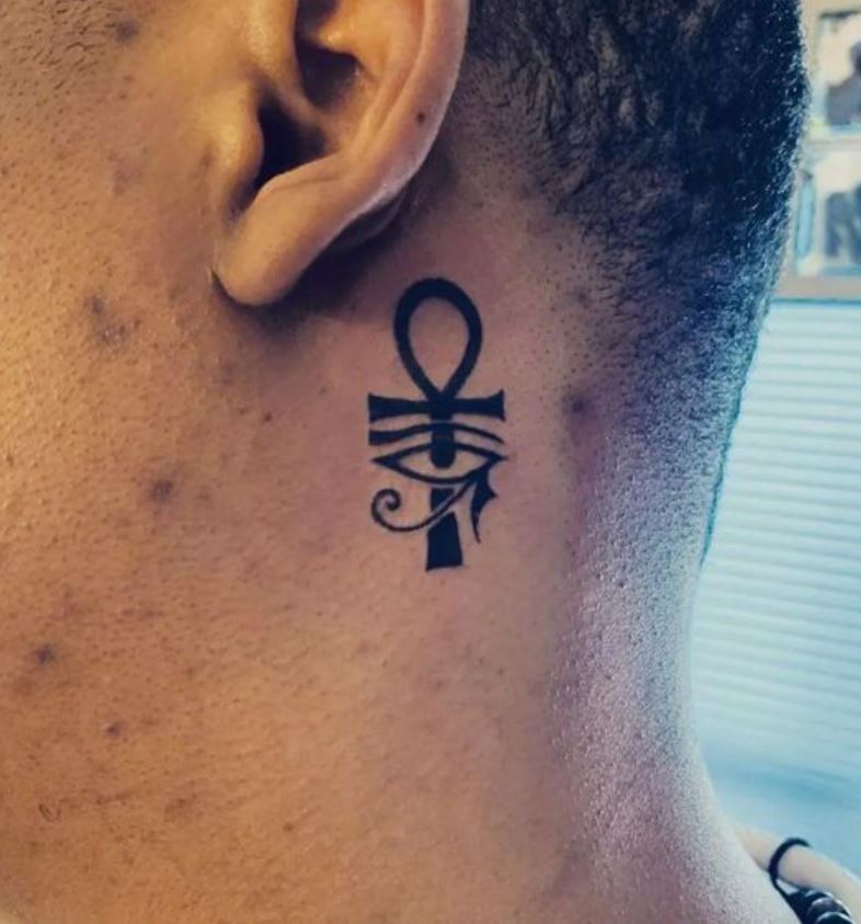 Blacktattoo ânkh égyptien Et œil D'horus Derrière L'oreille 