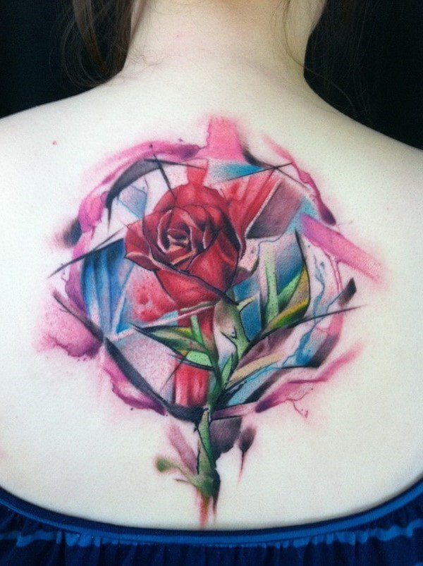 Tatouage Aquarelle Rose Rouge Sur Le Dos 