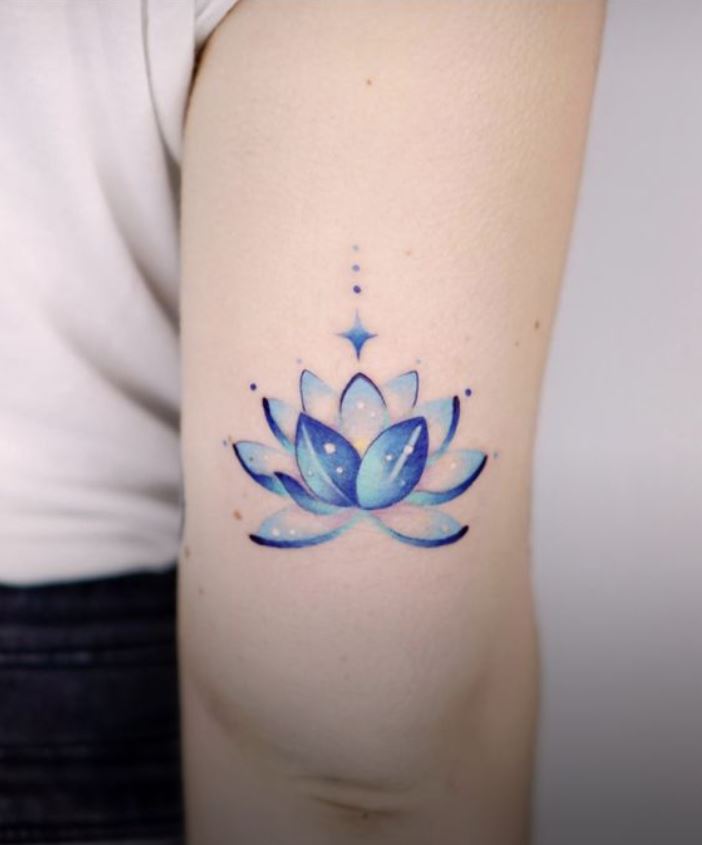 Tatouage Fleur De Lotus Et étoile Bicolore