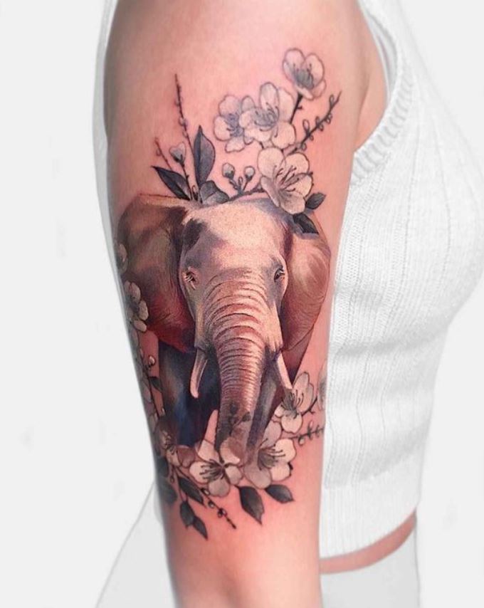 Tatouage éléphant Et Fleurs Blanches 