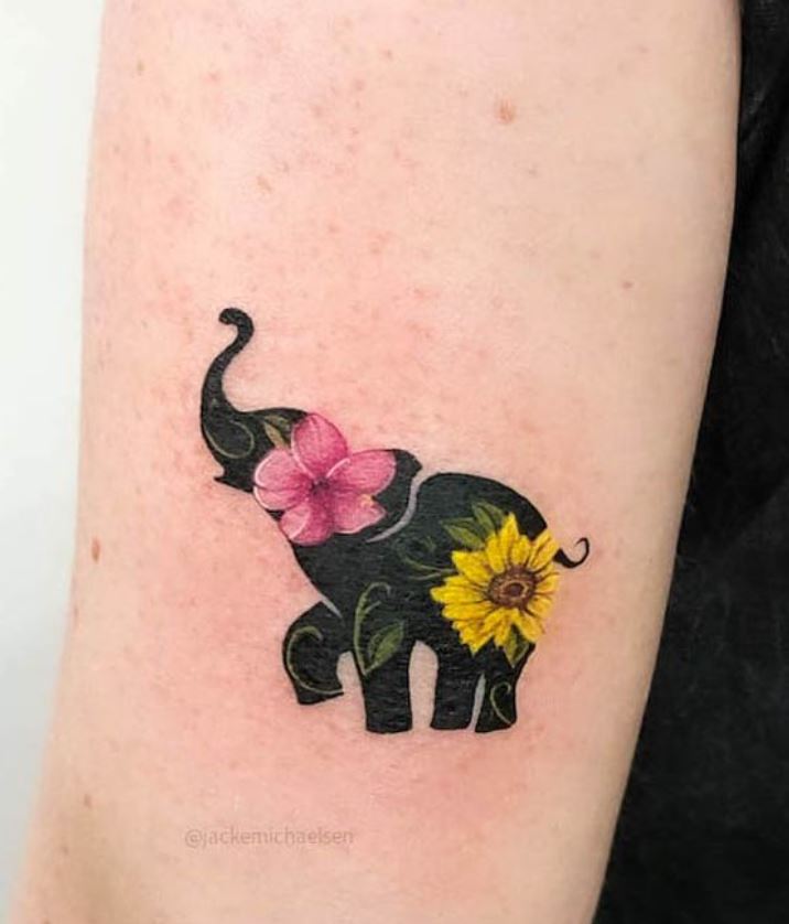 Blacktattoo éléphant à Fleurs 