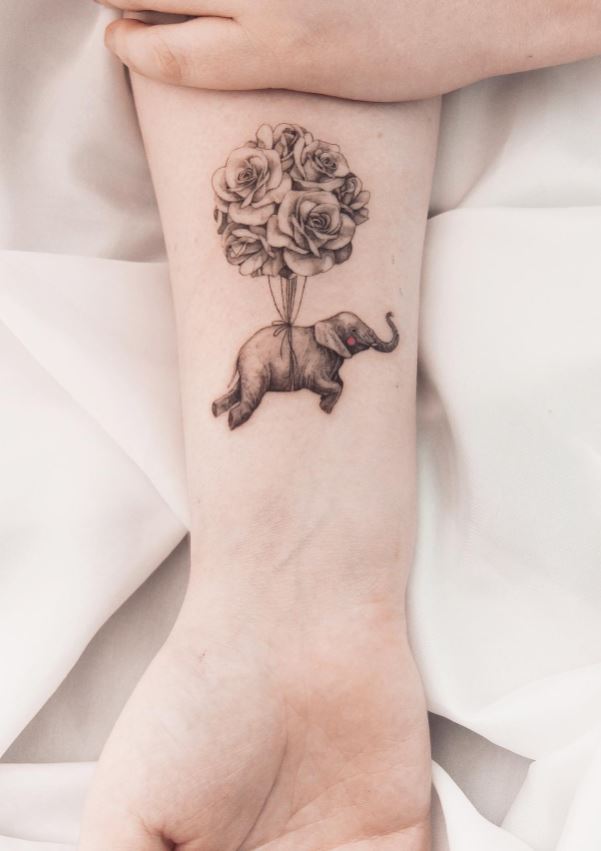 Tatouage éléphant Et Ballon De Roses