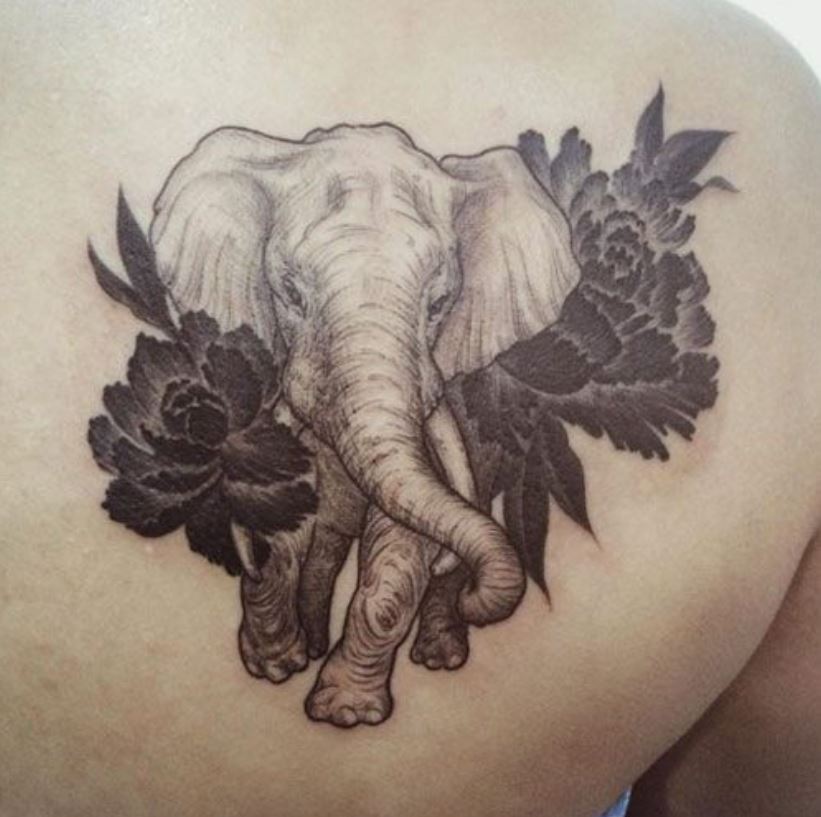  Tatouage éléphant Et Pivoines Noires 