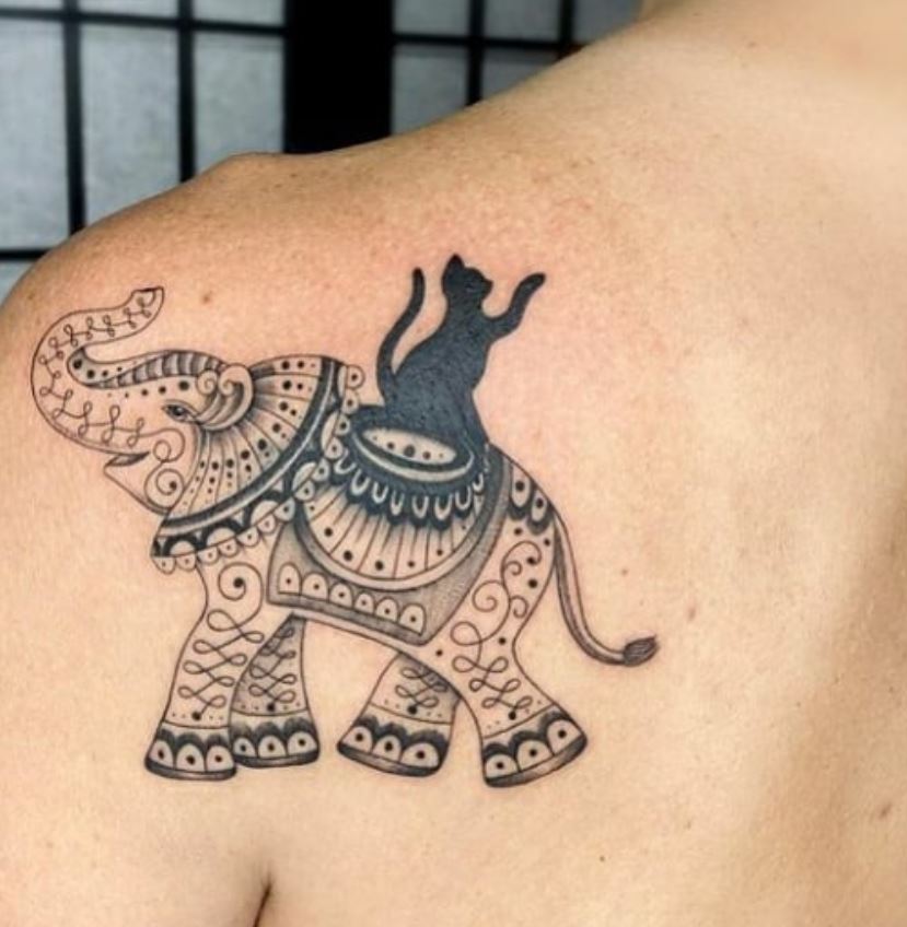 Tatouage éléphant Et Chat Noir 