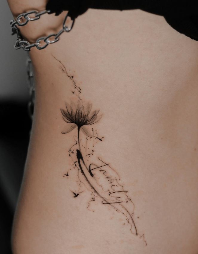 Tatouage Fleur De Lotus Abstraite Et Mot 