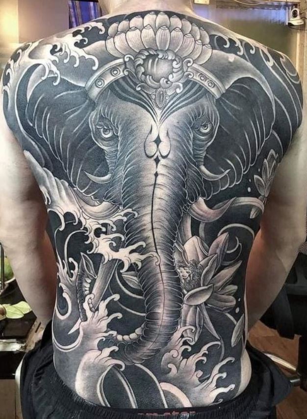 Tatouage éléphant Et Vagues Japonaises 