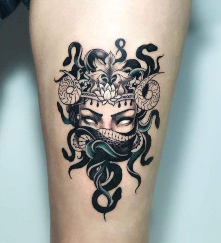 Tatouage Medusa à Couronne Multi Motifs 