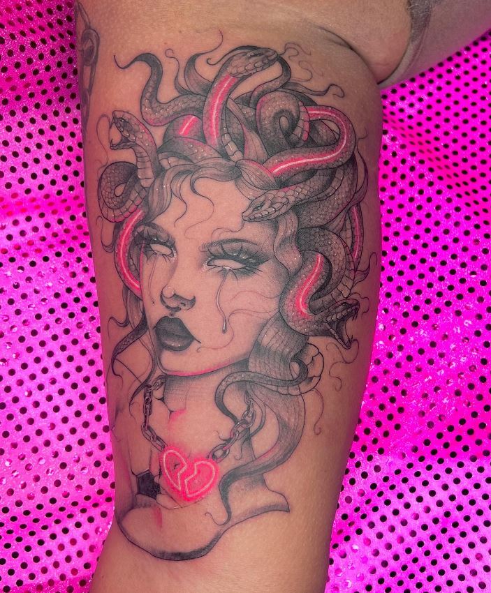 Tatouage Medusa Néon