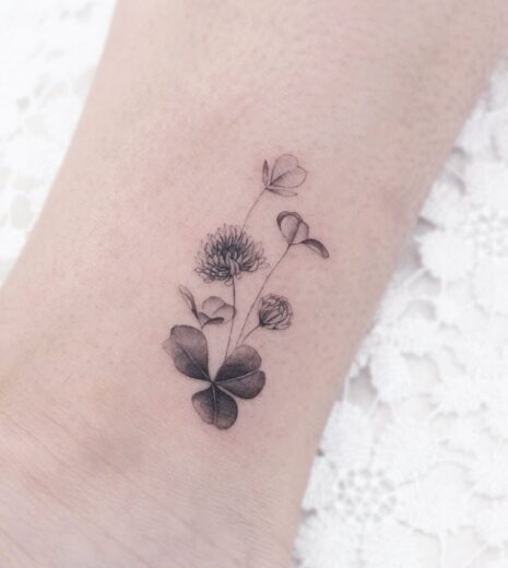 Tatouage Trefle Minimaliste