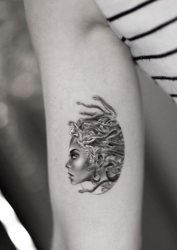 Tatouage Profil De Medusa 