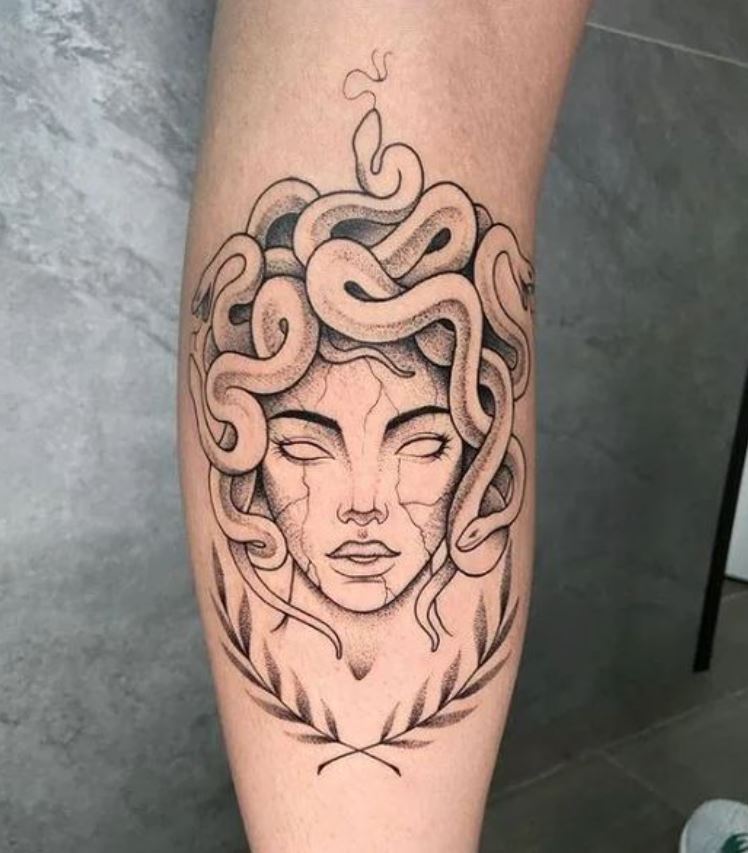 Tatouage Medusa Feuillue 