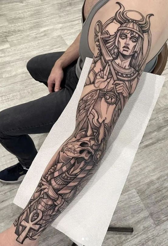 Tatouage Bras Entier Homme Anubis Et Cléopâtre