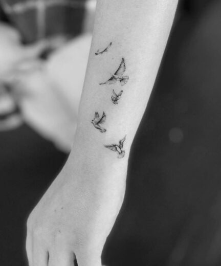 Tatouage Colombe Poignet