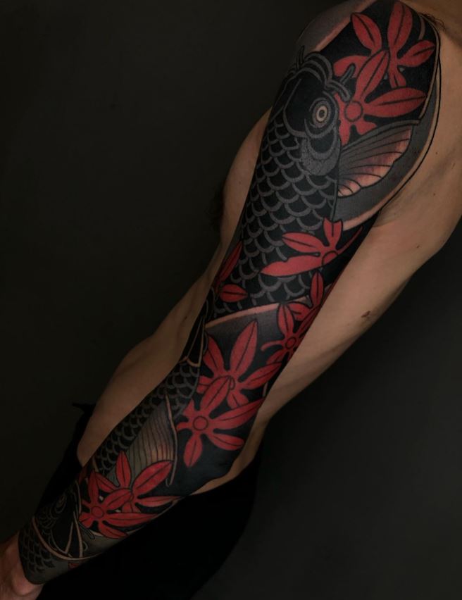 Tatouage Bras Homme Poisson Et Fleurs 